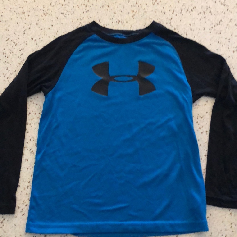 Boys Under Armour long sleeve tee size 6